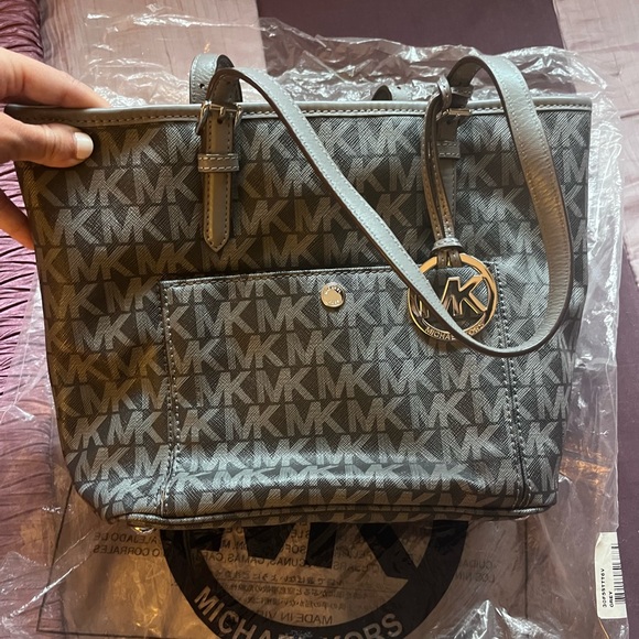 Michael Kors Black Gray Jet Set Pocket Open Bucket Tote Shoulder Handbag Purse - Picture 2 of 5